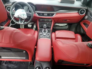 2021 Alfa Romeo Stelvio Ti z VIN ZASPAKBN5M7D10827, wystawiony jako Copart lot #58200015 z przebiegiem Nie podano mil oraz Szkoda całkowita • Salvage title. Historia ofert i sprzedaży dostępna na DreamBid. Obrazek 8.