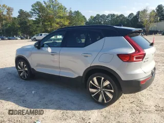 2022 Volvo XC40 Twin Plus z VIN YV4ED3UR3N2640345, wystawiony jako Copart lot #74648914 z przebiegiem 11 863 mil mil oraz Szkoda całkowita • Salvage title. Historia ofert i sprzedaży dostępna na DreamBid. Obrazek 2.