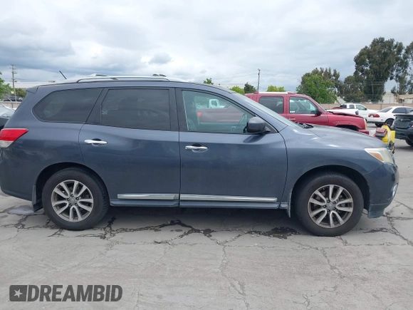 2014 Nissan Pathfinder SV with VIN 5N1AR2MM9EC625565, listed as a IAAI auction lot 42137658 with 163,357 mi miles. Bid and sale history available at carsss.com. Image 13.