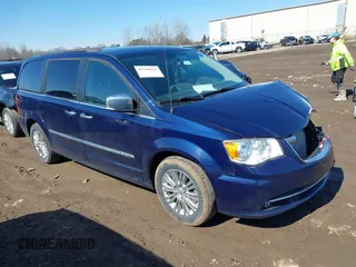 2016 Chrysler Town & Country Touring z VIN 2C4RC1CG1GR232295, wystawiony jako IAAI lot #41704623 z przebiegiem 109 328 mil mil oraz . Historia ofert i sprzedaży dostępna na DreamBid. Obrazek 1.