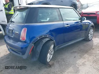 2003 MINI Hardtop S z VIN WMWRE33433TD72153, wystawiony jako IAAI lot #41601153 z przebiegiem 185 286 mil mil oraz . Historia ofert i sprzedaży dostępna na DreamBid. Obrazek 4.