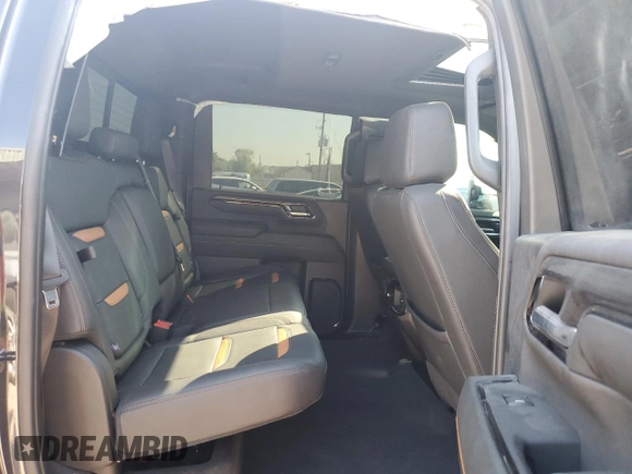 2024 GMC Sierra 2500HD AT4 z VIN 1GT49PEY5RF228522, wystawiony jako Copart lot #49293215 z przebiegiem 9 357 mil mil oraz Czysty tytuł • Clean title. Historia ofert i sprzedaży dostępna na DreamBid. Obrazek 10.