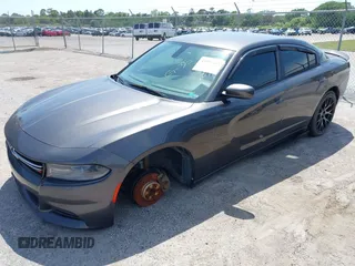 2015 Dodge Charger SE z VIN 2C3CDXBGXFH751491, wystawiony jako IAAI lot #41907243 z przebiegiem 112 545 mil mil oraz . Historia ofert i sprzedaży dostępna na DreamBid. Obrazek 2.
