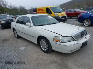 2006 Lincoln Town Car Signature Limited z VIN 1LNHM82V76Y616136, wystawiony jako IAAI lot #41949798 z przebiegiem 197 286 mil mil oraz . Historia ofert i sprzedaży dostępna na DreamBid. Obrazek 1.