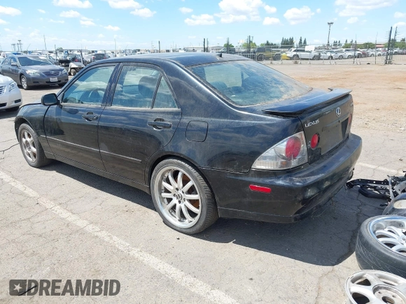 2001 Lexus IS 300/350 z VIN JTHBD182010003232, wystawiony jako IAAI lot #42269043 z przebiegiem 116 450 mil mil oraz . Historia ofert i sprzedaży dostępna na DreamBid. Obrazek 3.