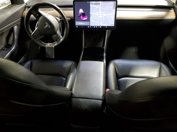 2019 Tesla Model 3 Mid Range z VIN 5YJ3E1EA9KF483725, wystawiony jako Copart lot #42035435 z przebiegiem 43 340 mil mil oraz Czysty tytuł • Clean title. Historia ofert i sprzedaży dostępna na DreamBid. Obrazek 8.