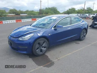 2018 Tesla Model 3 Long Range Battery z VIN 5YJ3E1EA6JF160859, wystawiony jako IAAI lot #42149636 z przebiegiem 81 159 mil mil oraz . Historia ofert i sprzedaży dostępna na DreamBid. Obrazek 17.