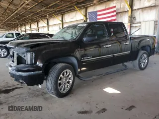 2007 GMC Sierra Denali z VIN 2GTEK638571681579, wystawiony jako Copart lot #57000965 z przebiegiem 165 724 mil mil oraz Szkody całkowita. Historia ofert i sprzedaży dostępna na DreamBid. Obrazek 1.