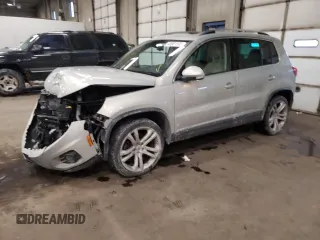 2012 Volkswagen Tiguan SE z VIN WVGBV7AX8CW608361, wystawiony jako Copart lot #45901595 z przebiegiem 67 596 mil mil oraz Szkoda całkowita • Salvage title. Historia ofert i sprzedaży dostępna na DreamBid. Obrazek 1.