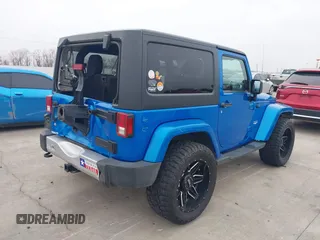 2014 Jeep Wrangler Arctic z VIN 1C4GJWBG3EL313350, wystawiony jako IAAI lot #41442520 z przebiegiem Nie podano mil oraz . Historia ofert i sprzedaży dostępna na DreamBid. Obrazek 4.