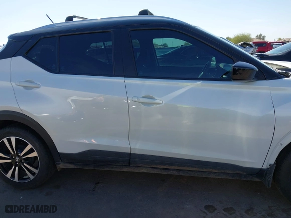 2018 Nissan Kicks SR with VIN 3N1CP5CUXJL504437, listed as a IAAI auction lot 41890907 with 137,572 mi miles. Bid and sale history available at carsss.com. Image 14.