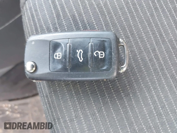 2017 Volkswagen Tiguan S z VIN WVGAV7AX3HK043141, wystawiony jako IAAI lot #42259813 z przebiegiem 63 151 mil mil oraz . Historia ofert i sprzedaży dostępna na DreamBid. Obrazek 11.