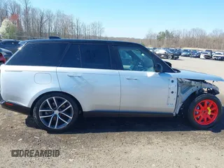 2024 Land Rover Range Rover SE z VIN SALKP9FU9RA216190, wystawiony jako IAAI lot #41877509 z przebiegiem 8171 mil mil oraz . Historia ofert i sprzedaży dostępna na DreamBid. Obrazek 14.