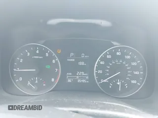 2017 Hyundai Elantra SE z VIN 5NPD84LF5HH132588, wystawiony jako IAAI lot #42380298 z przebiegiem 35 495 mil mil oraz . Historia ofert i sprzedaży dostępna na DreamBid. Obrazek 7.