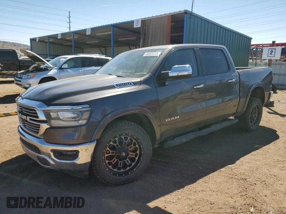 2019 Ram 1500 Laramie z VIN 1C6SRFJTXKN823283, wystawiony jako Copart lot #49893415 z przebiegiem 169 270 mil mil oraz Szkoda całkowita • Salvage title. Historia ofert i sprzedaży dostępna na DreamBid. Obrazek 1.