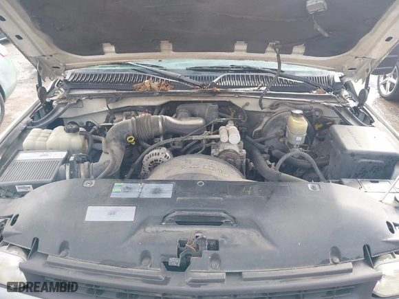 2002 Chevrolet Silverado 1500 with VIN 1GCEC14WX2Z146163, listed as a IAAI auction lot 41520765 with 195,742 mi miles. Bid and sale history available at carsss.com. Image 10.