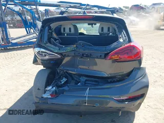 2018 Chevrolet Bolt EV Premier z VIN 1G1FX6S04J4116505, wystawiony jako IAAI lot #42258808 z przebiegiem 103 089 mil mil oraz . Historia ofert i sprzedaży dostępna na DreamBid. Obrazek 17.