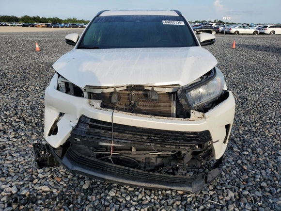 2018 Toyota Highlander SE with VIN 5TDJZRFH9JS823259, listed as a Copart auction lot 64882735 with 97,401 mi miles and Salvage title. Bid and sale history available at DreamBid. Image 5.
