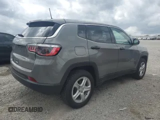 2024 Jeep Compass Sport z VIN 3C4NJDAN9RT600164, wystawiony jako Copart lot #50382315 z przebiegiem 3 710 mil mil oraz Szkoda całkowita • Salvage title. Historia ofert i sprzedaży dostępna na DreamBid. Obrazek 3.