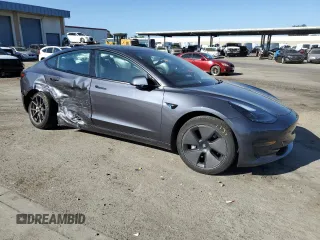 2023 Tesla Model 3 z VIN 5YJ3E1EA6PF681833, wystawiony jako Copart lot #55557834 z przebiegiem 36 522 mil mil oraz Szkoda całkowita • Salvage title. Historia ofert i sprzedaży dostępna na DreamBid. Obrazek 4.