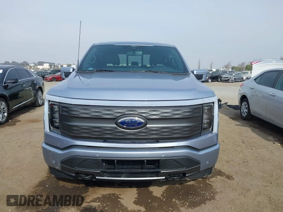 2022 Ford F-150 Lightning Pro z VIN 1FTVW1EL0NWG16234, wystawiony jako IAAI lot #41220079 z przebiegiem 40 541 mil mil oraz . Historia ofert i sprzedaży dostępna na DreamBid. Obrazek 12.