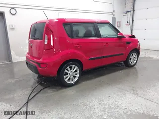 2013 Kia Soul + with VIN KNDJT2A6XD7616330, listed as a IAAI auction lot 41827924 with 135,322 mi miles. Bid and sale history available at carsss.com. Image 4.