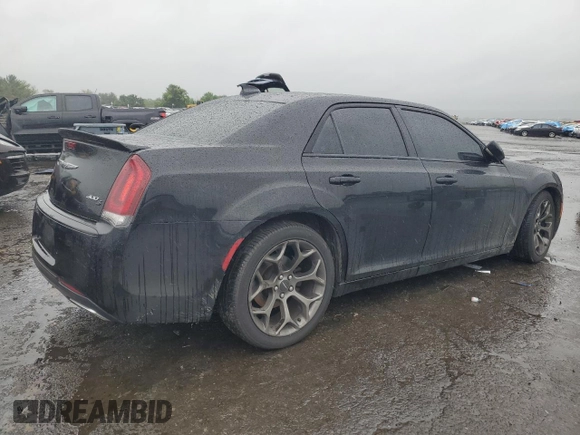 2015 Chrysler 300 S z VIN 2C3CCABG9FH780710, wystawiony jako Copart lot #57951145 z przebiegiem 126 268 mil mil oraz Szkoda całkowita • Salvage title. Historia ofert i sprzedaży dostępna na DreamBid. Obrazek 3.
