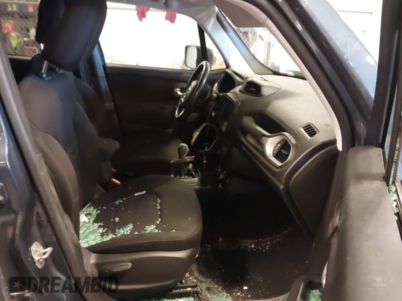 2020 Jeep Renegade Latitude with VIN ZACNJBBB0LPL29886, listed as a IAAI auction lot 41499830 with 61,029 mi miles and . Bid and sale history available at DreamBid. Image 5.