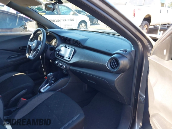 2020 Nissan Kicks S z VIN 3N1CP5BV3LL546879, wystawiony jako IAAI lot #41678951 z przebiegiem 25 878 mil mil oraz . Historia ofert i sprzedaży dostępna na DreamBid. Obrazek 5.