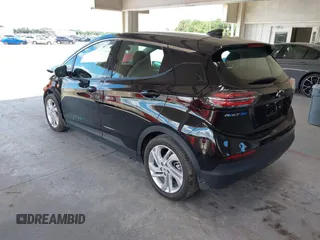 2023 Chevrolet Bolt EV 1LT z VIN 1G1FW6S0XP4150010, wystawiony jako IAAI lot #42256426 z przebiegiem 26 397 mil mil oraz . Historia ofert i sprzedaży dostępna na DreamBid. Obrazek 3.