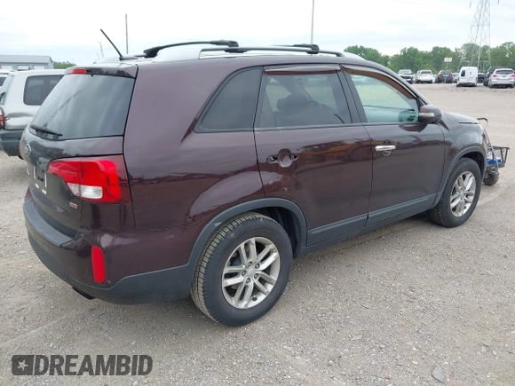 2014 Kia Sorento LX z VIN 5XYKT4A69EG510648, wystawiony jako IAAI lot #42361155 z przebiegiem 254 560 mil mil oraz . Historia ofert i sprzedaży dostępna na DreamBid. Obrazek 4.