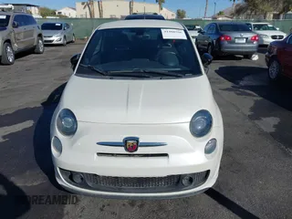 2017 FIAT 500 Abarth z VIN 3C3CFFFH4HT580285, wystawiony jako IAAI lot #41488596 z przebiegiem 9658 mil mil oraz . Historia ofert i sprzedaży dostępna na DreamBid. Obrazek 12.