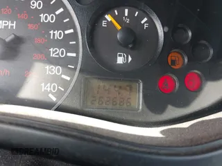 2004 Ford Focus SE z VIN 1FAFP34384W120763, wystawiony jako IAAI lot #42339251 z przebiegiem 262 686 mil mil oraz . Historia ofert i sprzedaży dostępna na DreamBid. Obrazek 7.