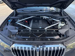 2019 BMW X7 xDrive40i z VIN 5UXCW2C55KLB44273, wystawiony jako IAAI lot #41762723 z przebiegiem 135 765 mil mil oraz . Historia ofert i sprzedaży dostępna na DreamBid. Obrazek 10.