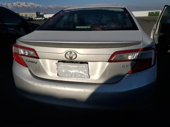 2013 Toyota Camry L with VIN 4T1BF1FK0DU207326, listed as a Copart auction lot 88908445 with 194,243 mi miles and Salvage Title. Bid and sale history available at carsss.com. Image 6.