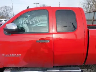 2011 Chevrolet Silverado 1500 LT with VIN 1GCRCSE06BZ301714, listed as a IAAI auction lot 41846876 with 101,628 mi miles. Bid and sale history available at carsss.com. Image 14.