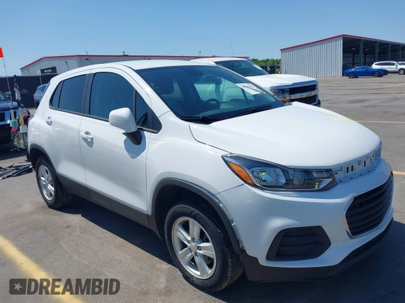 2022 Chevrolet Trax LS z VIN KL7CJNSM5NB544459, wystawiony jako IAAI lot #41995429 z przebiegiem 54 609 mil mil oraz . Historia ofert i sprzedaży dostępna na DreamBid. Obrazek 1.