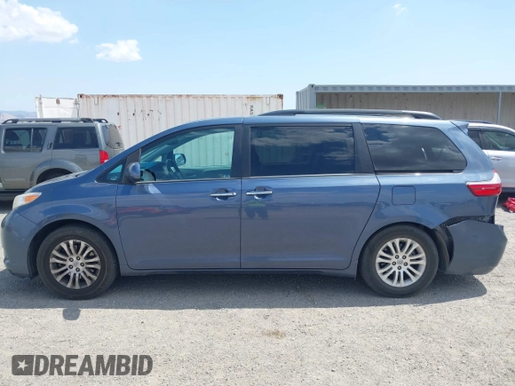 2017 Toyota Sienna XLE Auto Access Seat z VIN 5TDYZ3DC3HS826445, wystawiony jako IAAI lot #42455408 z przebiegiem 89 495 mil mil oraz . Historia ofert i sprzedaży dostępna na DreamBid. Obrazek 14.