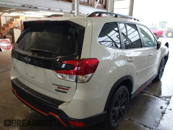 2022 Subaru Forester Sport with VIN JF2SKAJC6NH440364, listed as a IAAI auction lot 41034901 with 30,236 mi miles. Bid and sale history available at carsss.com. Image 4.