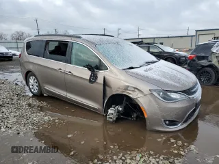 2017 Chrysler Pacifica Touring L with VIN 2C4RC1BG6HR537536, listed as a Copart auction lot 49702695 with 123,599 mi miles and Salvage Title. Bid and sale history available at DreamBid. Image 4.