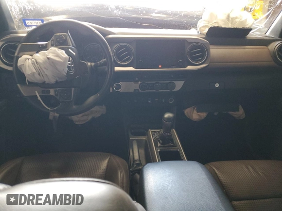 2018 Toyota Tacoma SR5 z VIN 3TMEZ5CN3JM072275, wystawiony jako Copart lot #56141695 z przebiegiem Nie podano mil oraz Czysty tytuł • Clean title. Historia ofert i sprzedaży dostępna na DreamBid. Obrazek 8.