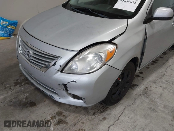 2014 Nissan Versa SV with VIN 3N1CN7AP4EK440552, listed as a IAAI auction lot 41099015 with 97,074 mi miles. Bid and sale history available at carsss.com. Image 6.