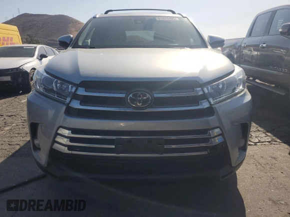 2017 Toyota Highlander Limited with VIN 5TDDZRFH4HS373365, listed as a Copart auction lot 61875495 with 90,465 mi miles and Salvage title. Bid and sale history available at DreamBid. Image 5.