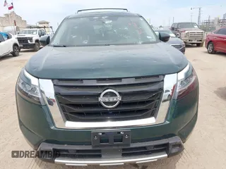 2023 Nissan Pathfinder Platinum z VIN 5N1DR3DH7PC275524, wystawiony jako IAAI lot #42061025 z przebiegiem 22 670 mil mil oraz . Historia ofert i sprzedaży dostępna na DreamBid. Obrazek 12.