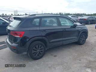 2023 Volkswagen Taos S z VIN 3VVCX7B27PM335958, wystawiony jako IAAI lot #41598028 z przebiegiem 21 684 mil mil oraz . Historia ofert i sprzedaży dostępna na DreamBid. Obrazek 4.