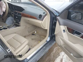 2014 Mercedes-Benz C 250 Sport с VIN WDDGF4HBXEG200415, выставлен на аукционе IAAI как лот 41648762 с пробегом 108 702 миль миль и . История ставок и продаж доступна на DreamBid. Изображение 5.