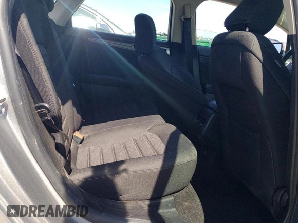 2020 Ford Fusion SE with VIN 3FA6P0HD4LR228218, listed as a Copart auction lot 60694665 with 32,060 mi miles and Non repairable. Bid and sale history available at DreamBid. Image 10.