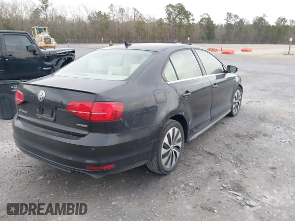 2015 Volkswagen Jetta Sedan Hybrid SEL Premium with VIN 3VW637AJXFM314288, listed as a IAAI auction lot 41715001 with 152,484 mi miles. Bid and sale history available at carsss.com. Image 4.