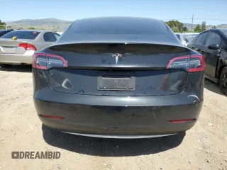 2018 Tesla Model 3 Long Range Battery z VIN 5YJ3E1EBXJF073250, wystawiony jako Copart lot #55832885 z przebiegiem 50 196 mil mil oraz Szkoda całkowita • Salvage title. Historia ofert i sprzedaży dostępna na DreamBid. Obrazek 6.