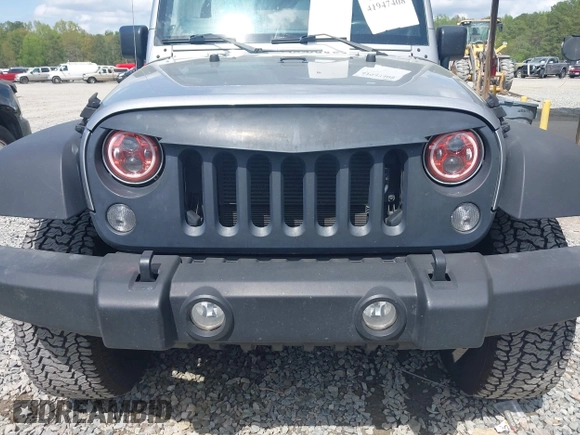 2014 Jeep Wrangler Unlimited Sport with VIN 1C4BJWDG3EL135351, listed as a IAAI auction lot 41947408 with 104,460 mi miles. Bid and sale history available at carsss.com. Image 6.